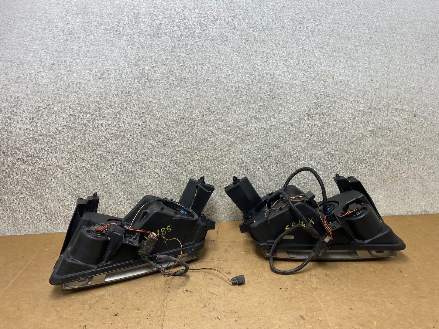 2007 to 2010 Dodge Charger Left+Right Set Side Headlights X7185 DW11