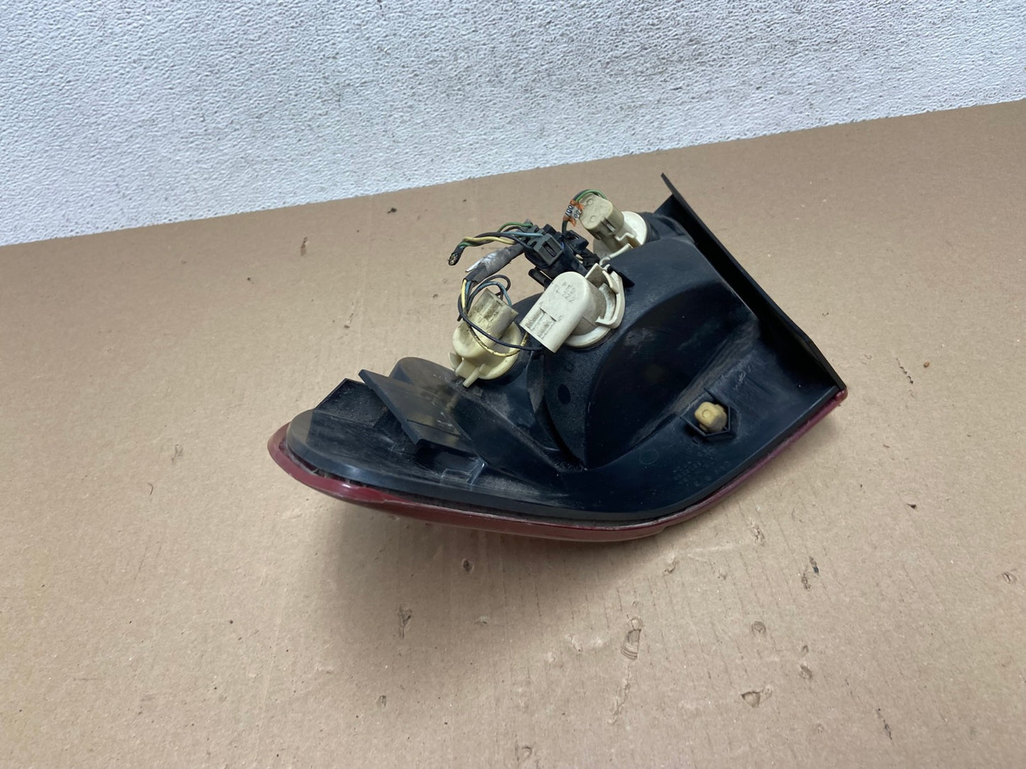 2000-2002 Saturn SL S-Series Left Driver LH Side Tail Light AE7190 LK5