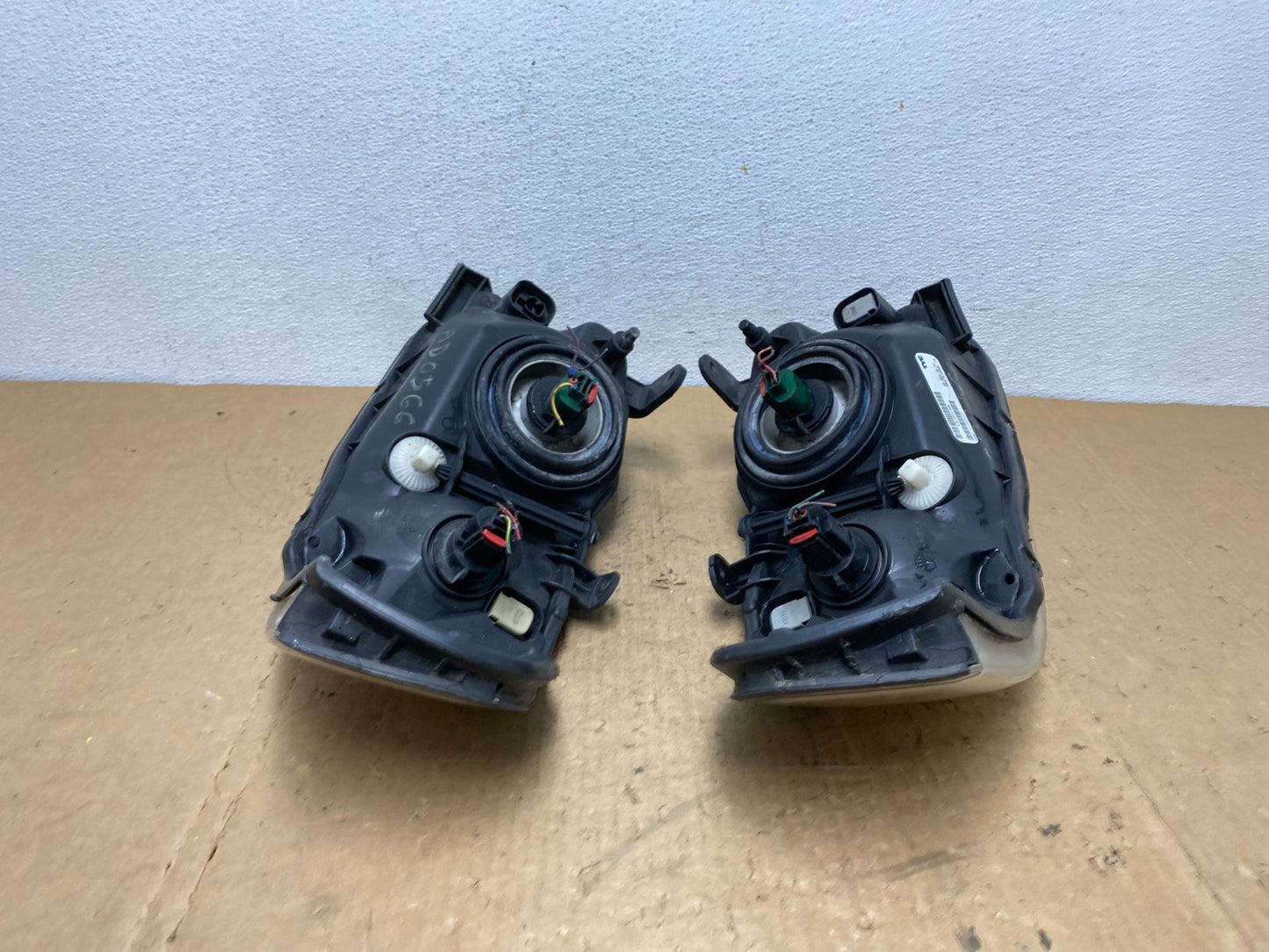 2004 - 2006 Nissan Sentra Halogen Left+Right Headlights TYC AD0566 DW6