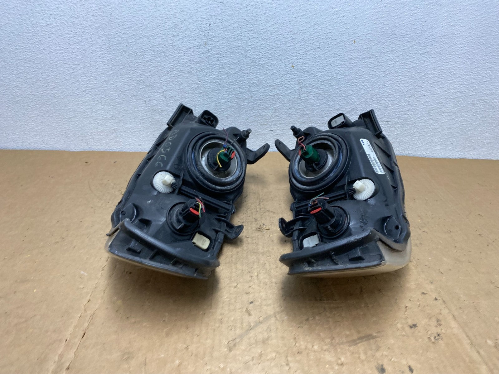 2004 - 2006 Nissan Sentra Halogen Left+Right Headlights TYC AD0566 DW6