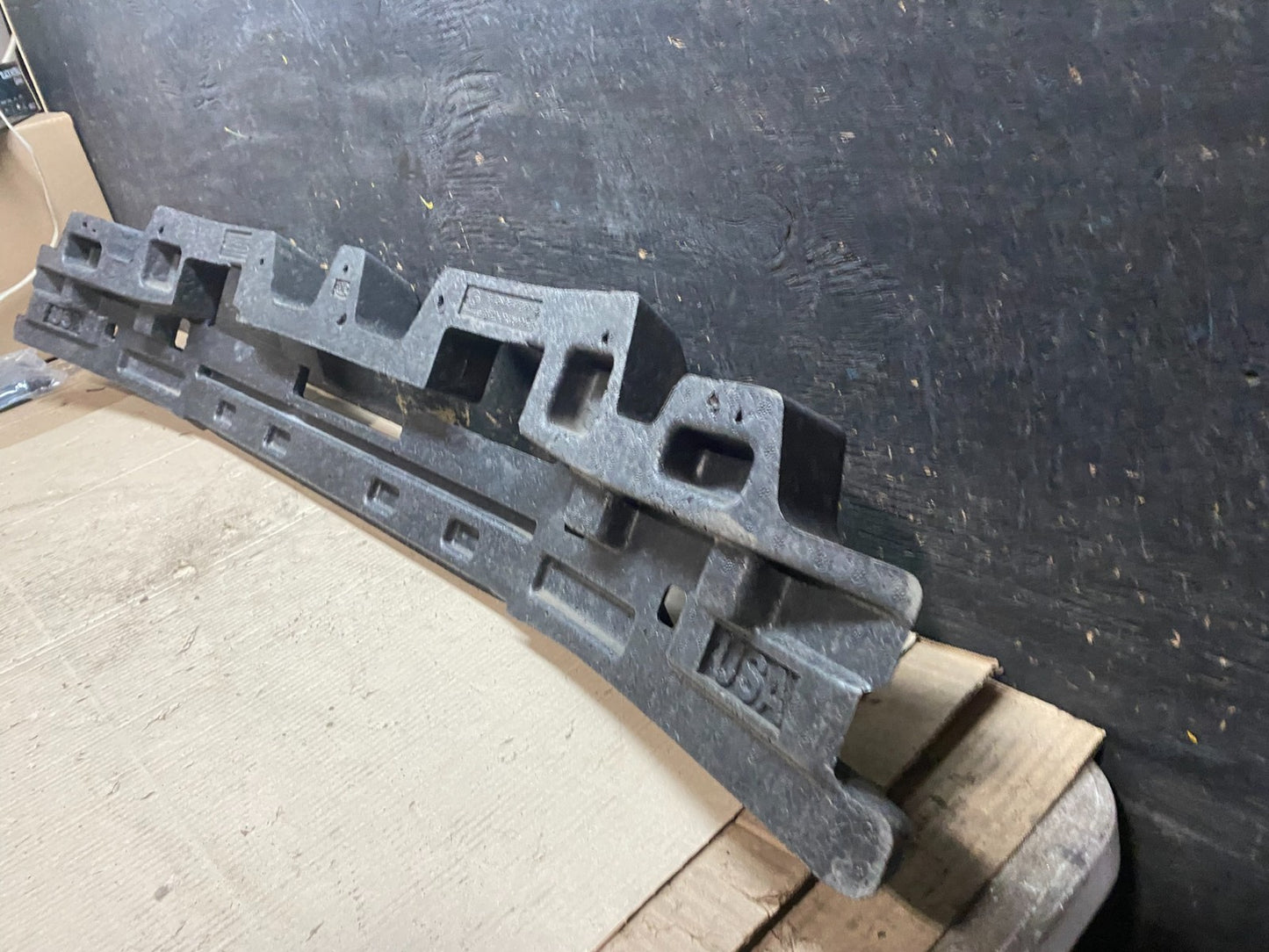 2014 2015 2016 KIA Cadenza Rear Bumper impact Absorber OEM X2898 DG4