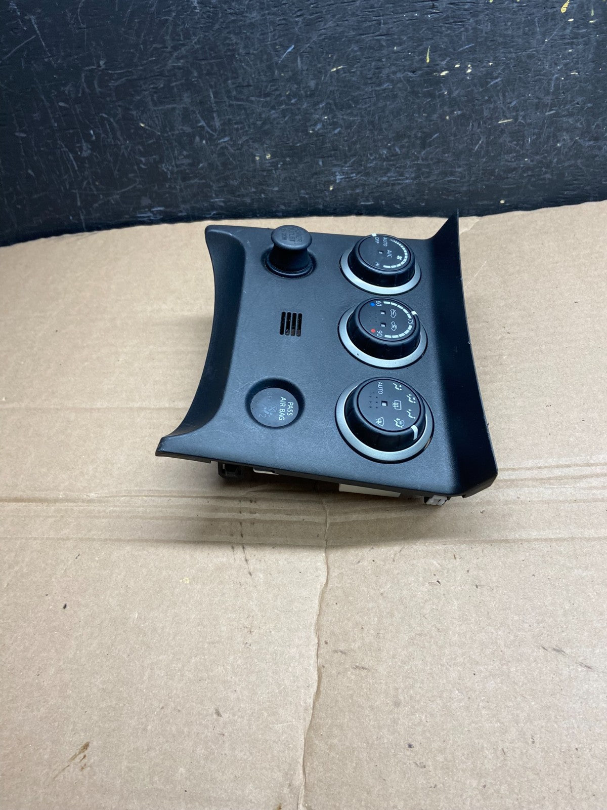 2011 to 2015 Nissan Rogue Heater Temperature AC Climate Control AF1808 DG2