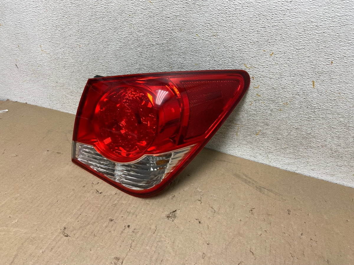 2011 2012 2013 2014 Chevrolet Cruze Right Passinger RH Side Tail Light AH6951 LK2