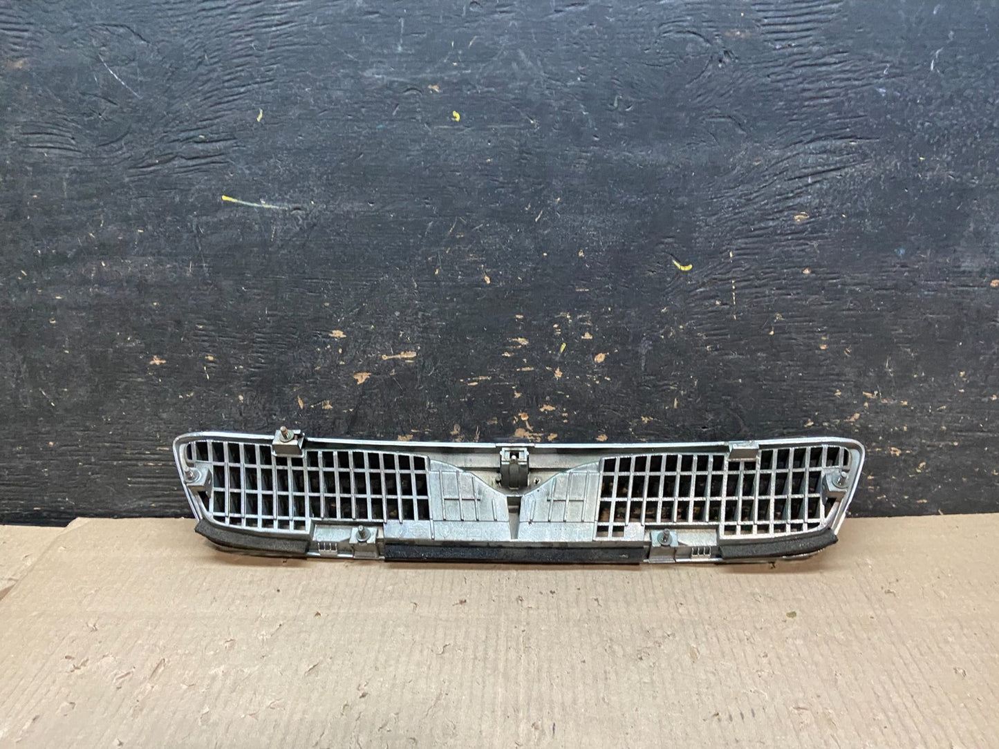 1999 Infiniti G20 Front Upper Grill Grille OEM X7901 DG6