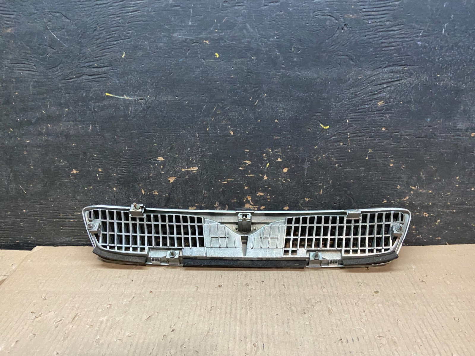 1999 Infiniti G20 Front Upper Grill Grille OEM X7901 DG6
