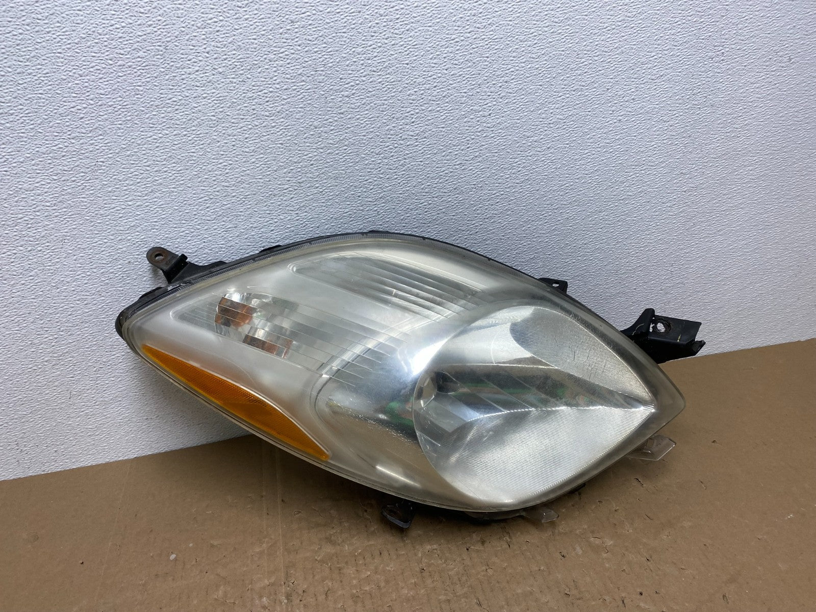 2006-2008 Toyota Yaris Hatchback Right Passenger Halogen Headlight Oem AB6973 DW0
