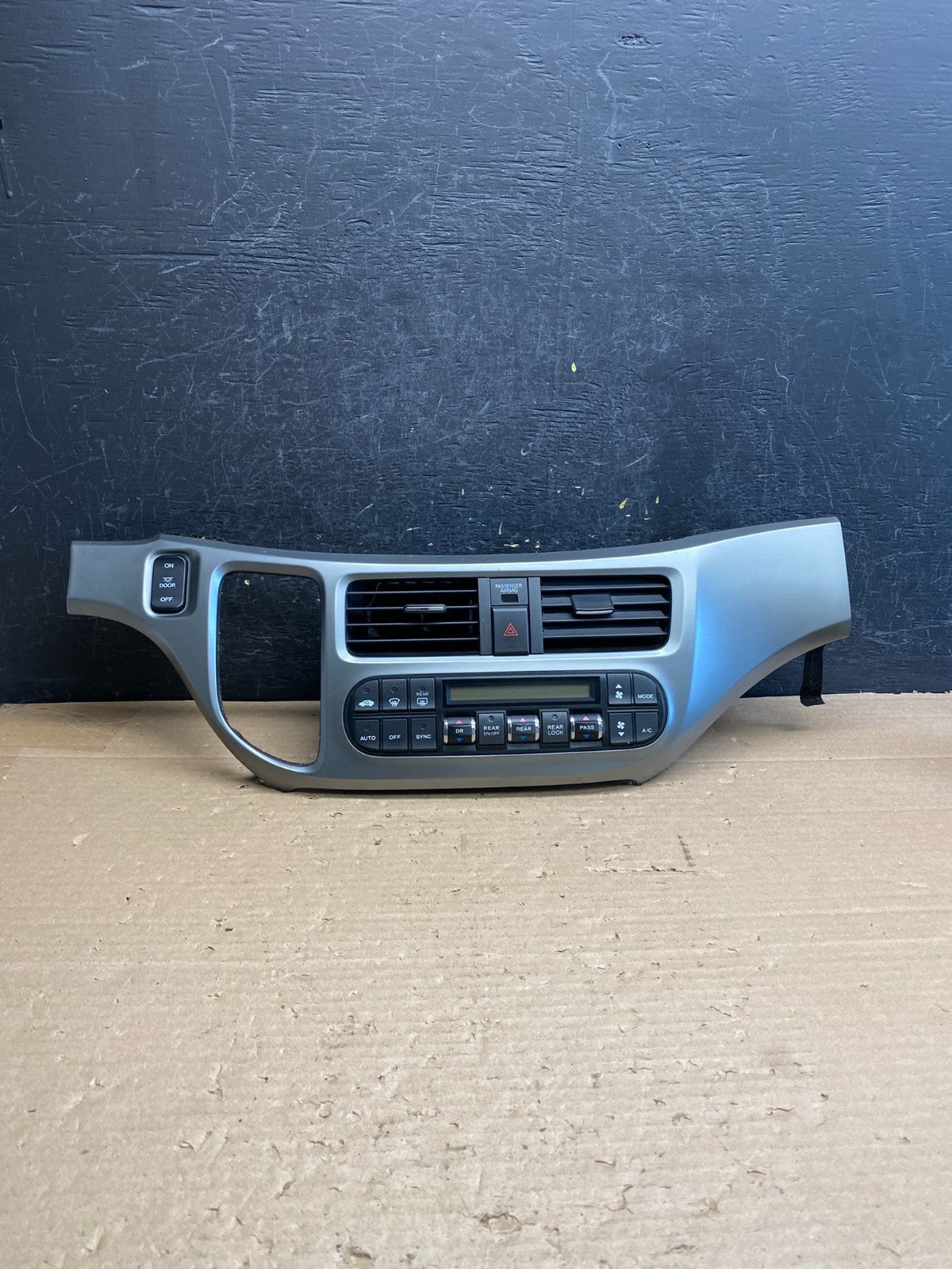 2005 to 2010 Honda Odyssey Radio Climate Control Dash Trim Bezel AG6240 DG0