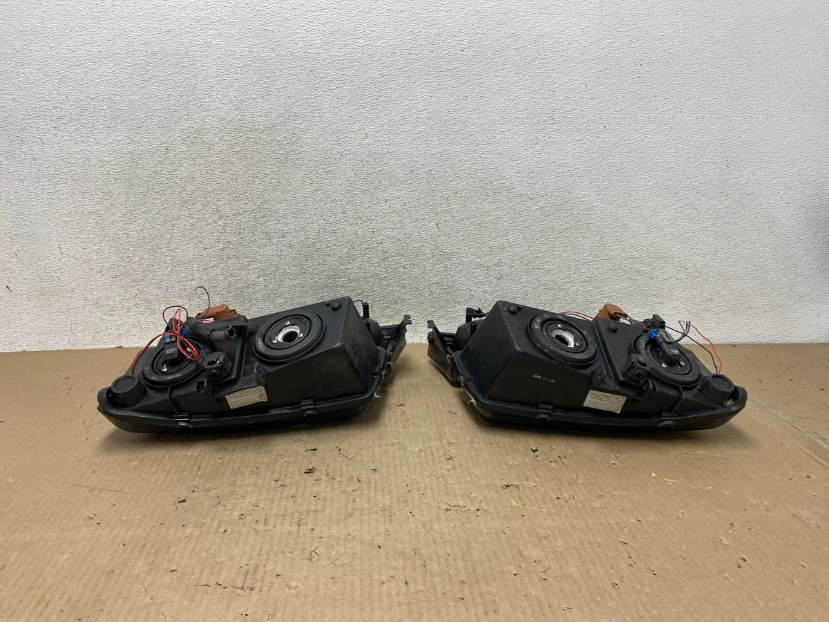 2003 to 2006 Chevrolet Silverado Left+Right Set LED Black Headlights AH6002 DG7
