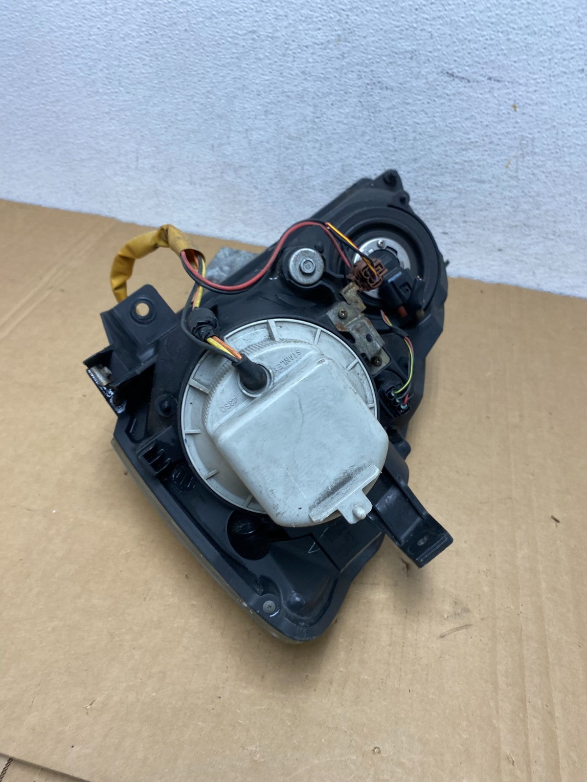 2005 to 2006 Nissan Altima Right Passenger Side Halogen Headlight AD2648 DG6