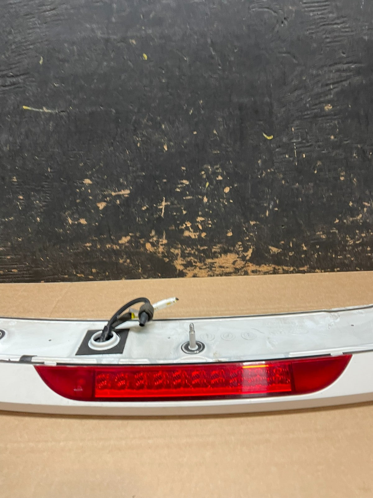 2013 to 2018 Hyundai Santa Fe Sport Rear Spoiler W/3rd Brake Light Oem y9225 DG9