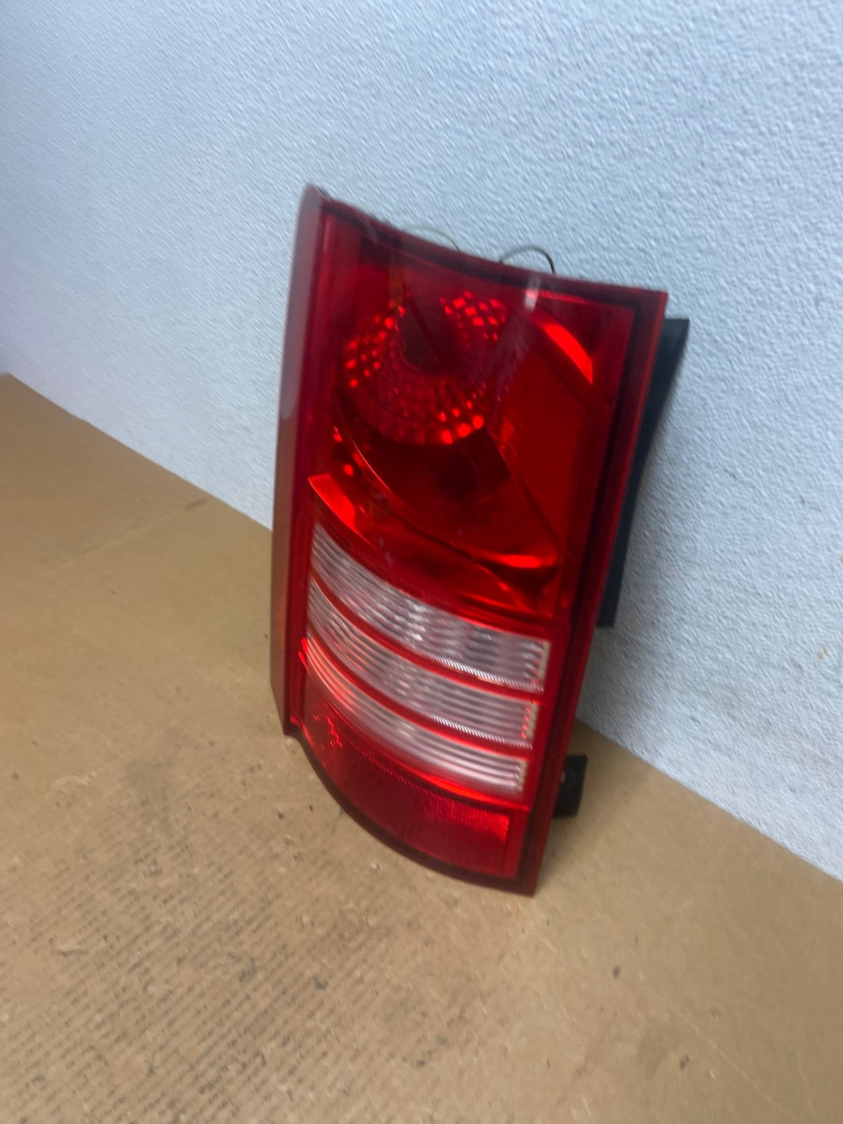 2008-2010 Chrysler Town and Country Left Driver Tail Light AE0538 LK1