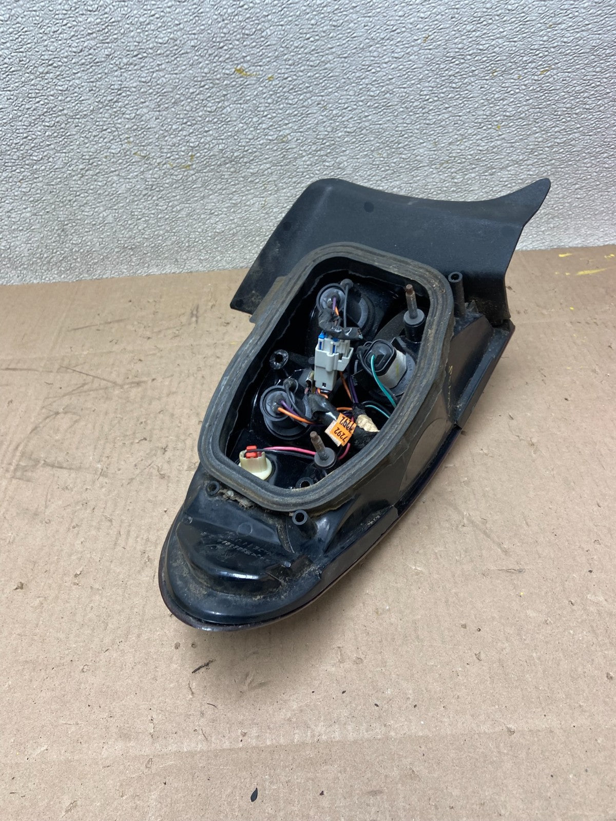 1996 to 1999 Pontiac Bonneville Right Passenger RH Side Tail Light OEM AA0435 DW6