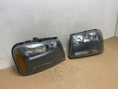 2006 - 2009 Chevrolet Trailblazer Left+Right Headlights Flush Half Bar AI0906 DW2
