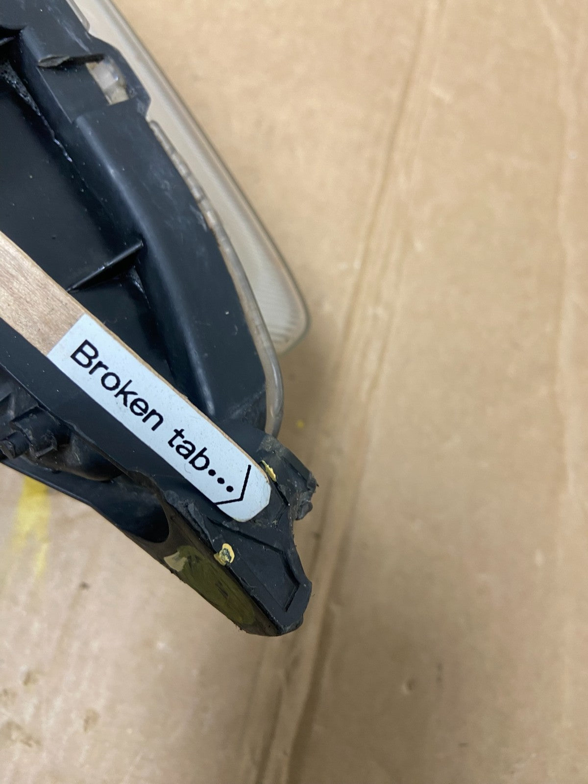 2004-2005 Toyota Sienna Right Passenger Halogen Headlight OEM AA1611 DW5