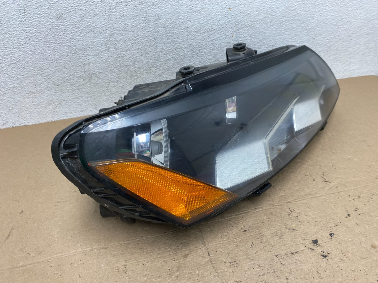 2012-2015 Volkswagen Passat Right Passenger RH Halogen Headlight AF5028 DW2