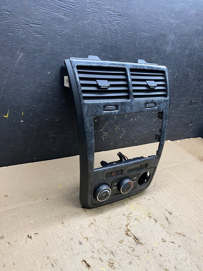 2007 to 2010 Saturn Outlook A/C HVAC Climate Control Radio Bezel Trim u5149 DG1