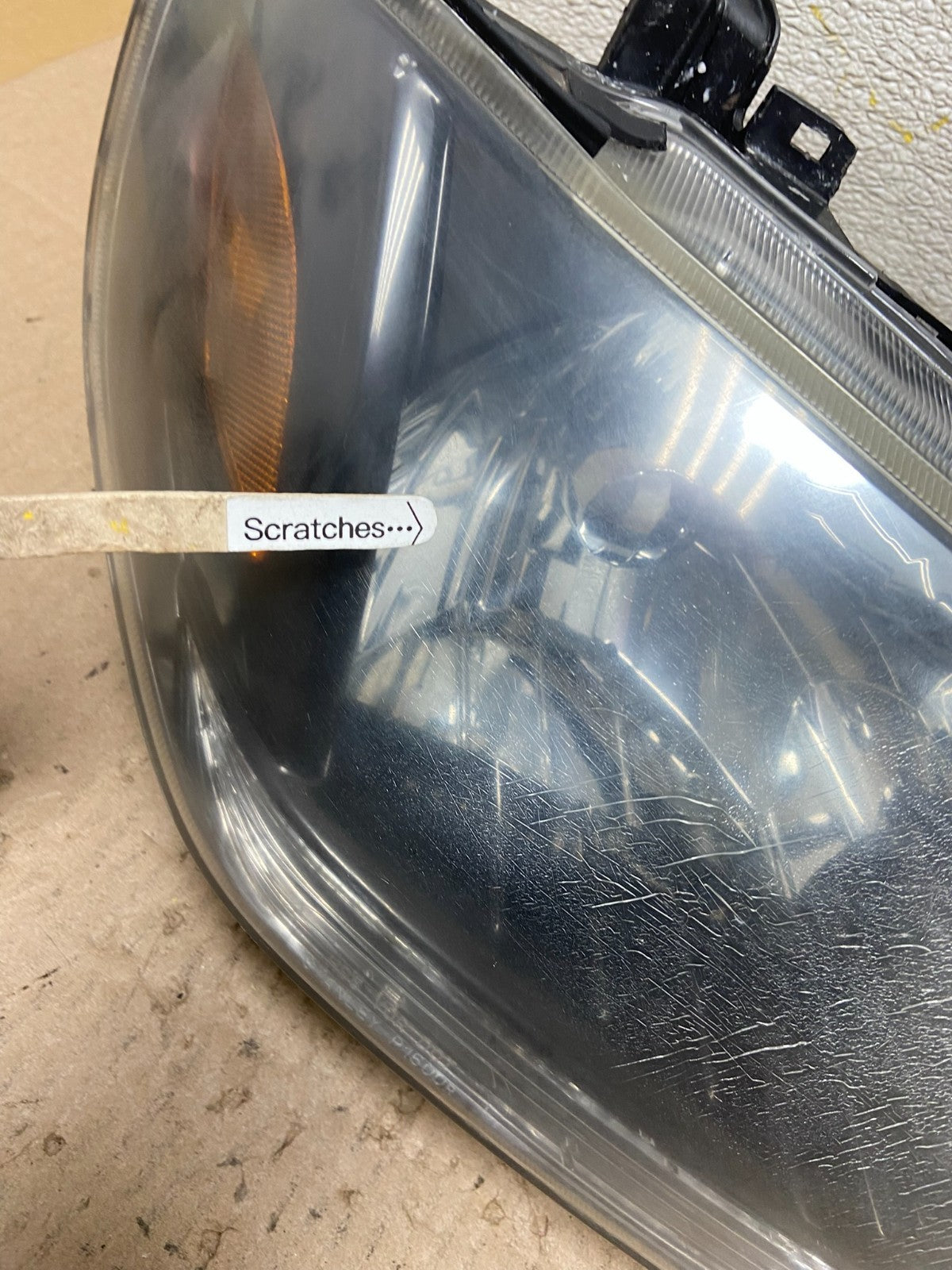 2003-2004 Mitsubishi Outlander Right Passenger Headlight Oem Z4075 DG3