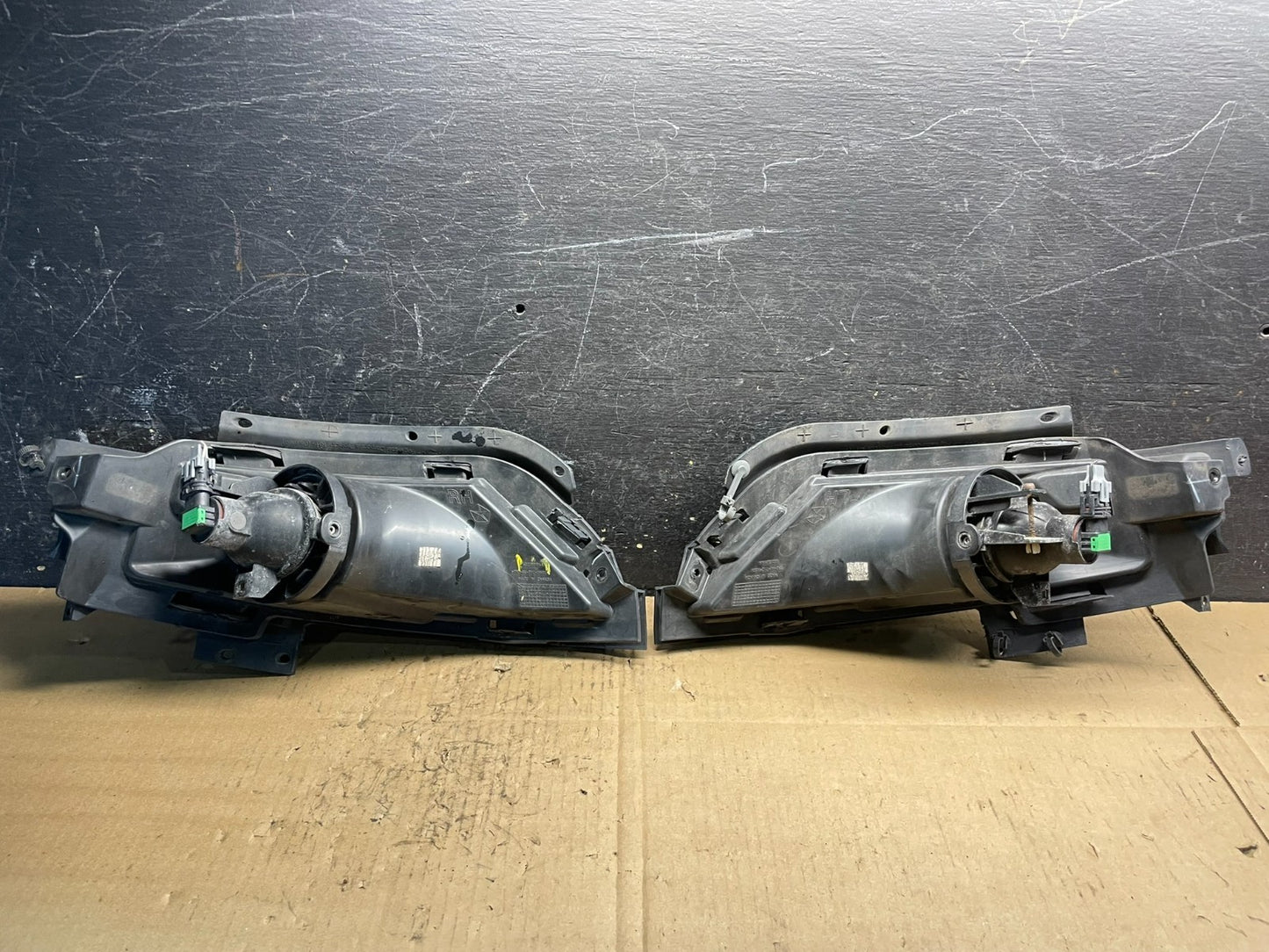 2015 to 2017 Chrysler 200 Front Left Right Set Fog Lights Covers W7076 DG3