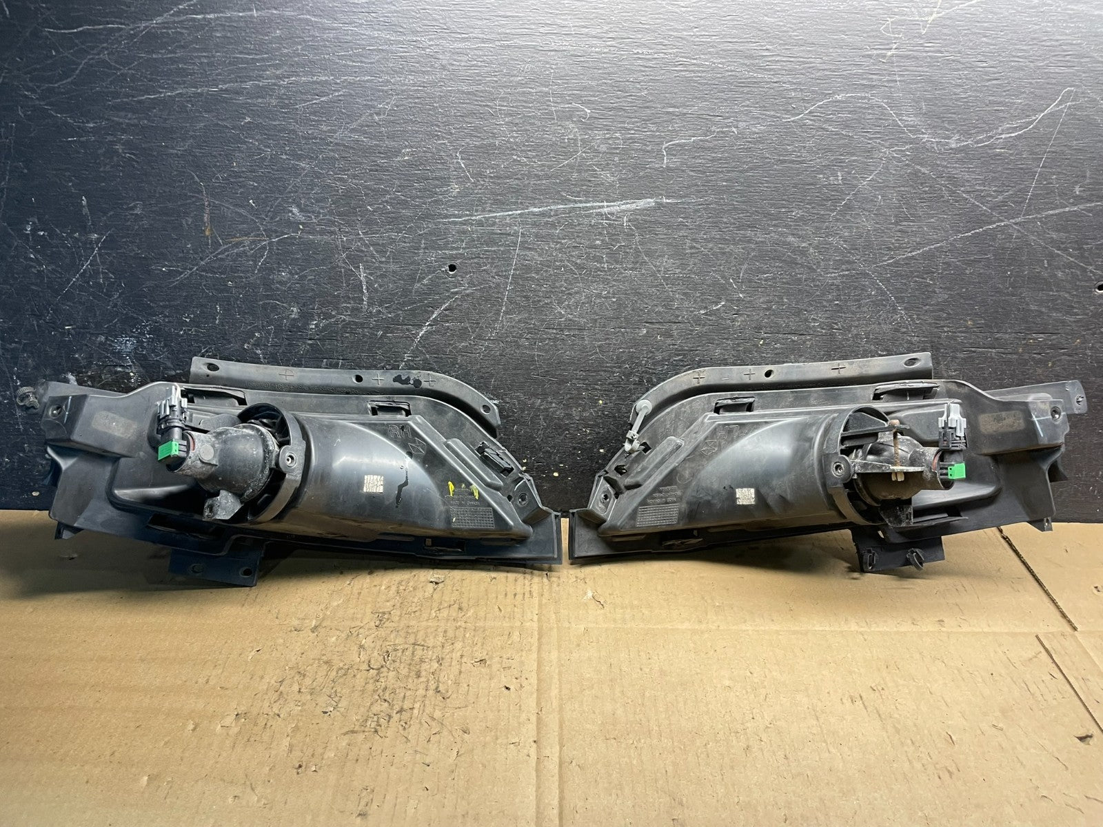 2015 to 2017 Chrysler 200 Front Left Right Set Fog Lights Covers W7076 DG3