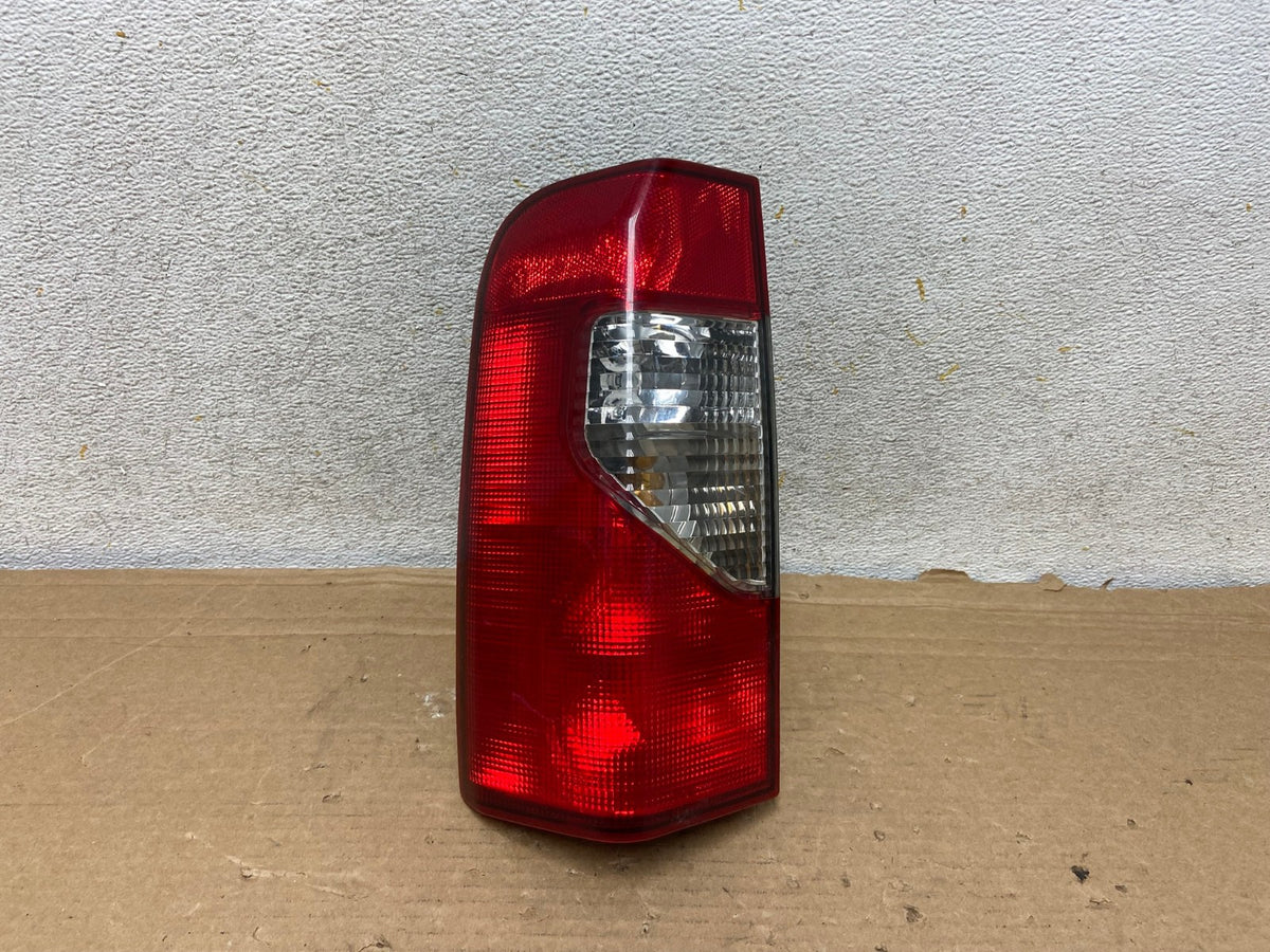 2002 2003 2004 Nissan Xterra Left Driver Side Tail Light AH8508 LK0