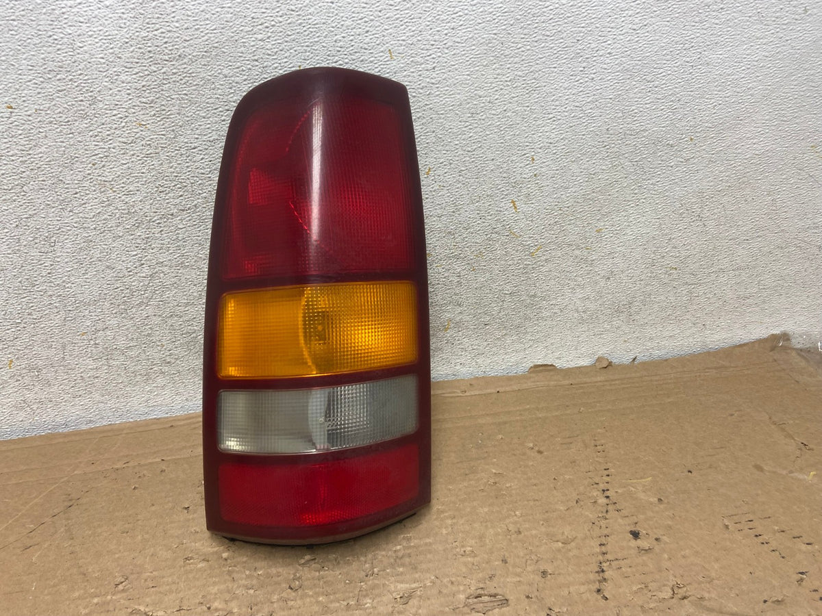 1999-2002 Chevrolet Silverado 1500 Left Driver Lh Side Tail light AH9189 LK0