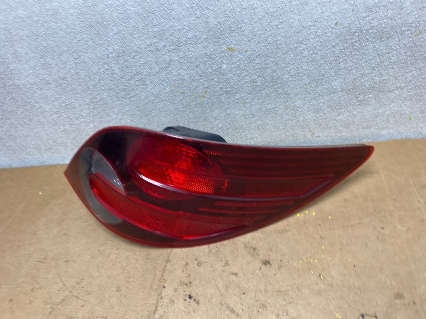 2006 to 2010 Mercedes W251 R-Class Right RH Smoked Tail Light X7072 PS1