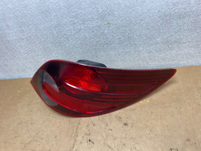 2006 to 2010 Mercedes W251 R-Class Right RH Smoked Tail Light X7072 PS1