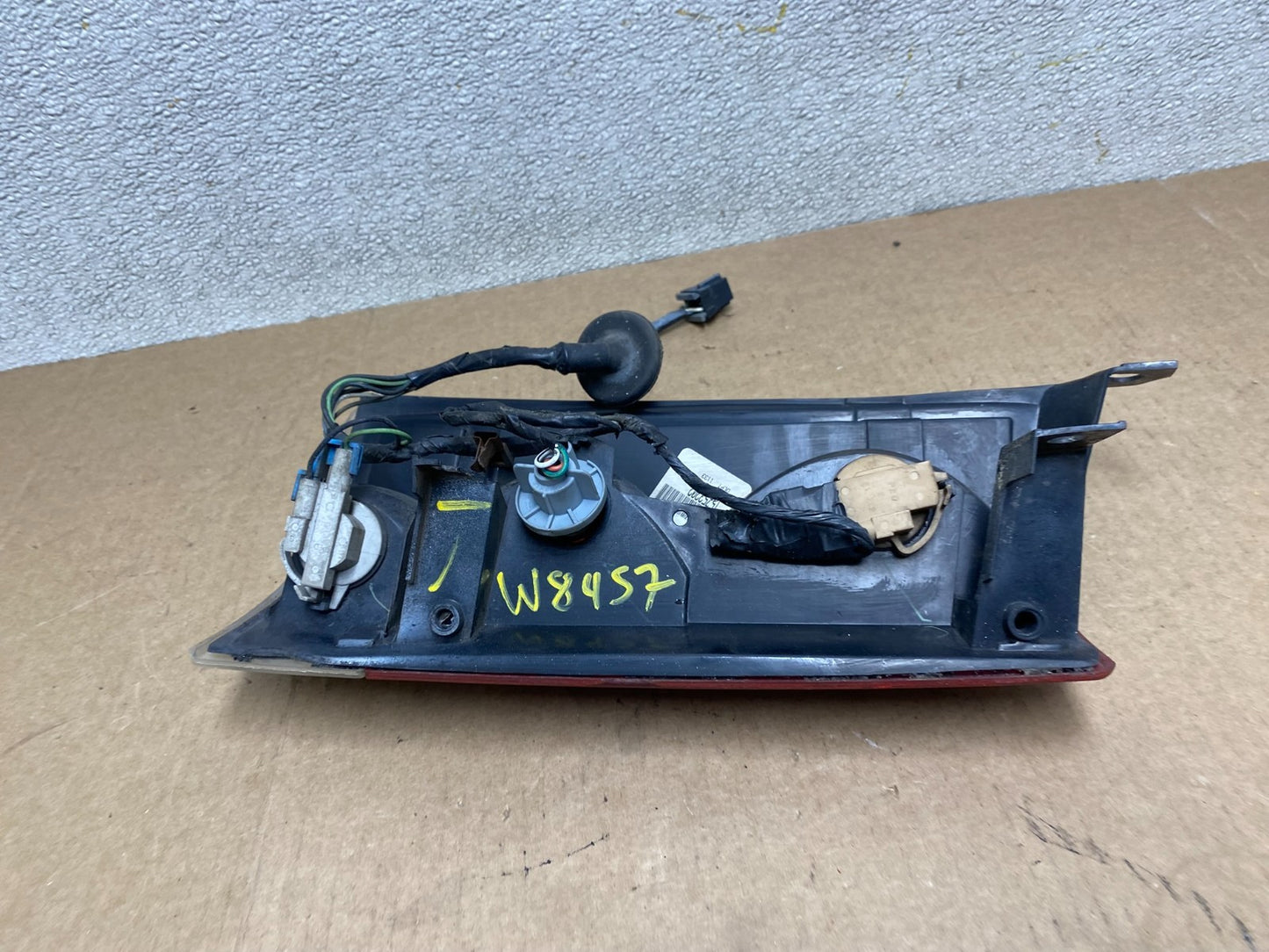 2001 2002 Chevrolet Express 1500 2500 3500 Right Passenger Tail Light W8457 DW9