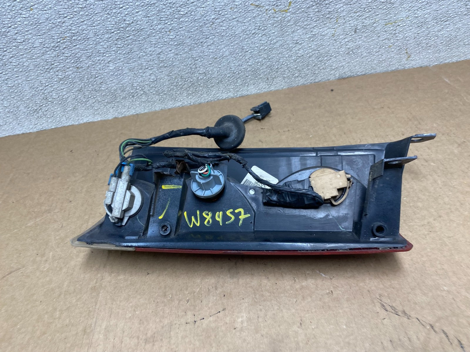2001 2002 Chevrolet Express 1500 2500 3500 Right Passenger Tail Light W8457 DW9