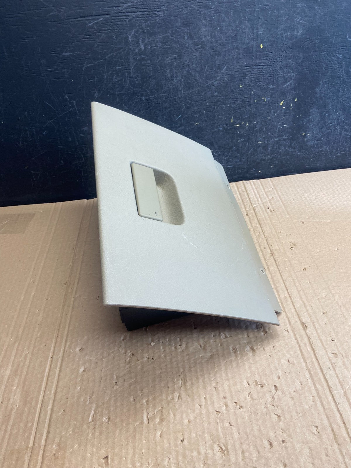 2004 to 2008 Ford F-150 Front Right Passenger Storage Glove Box af6250 DG1