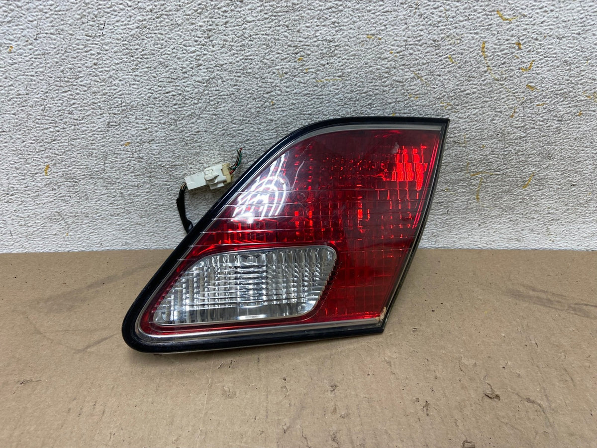 2002 2003 2004 Lexus Es300 Es330 Right Passenger Inner Tail Light AH6917 LK0