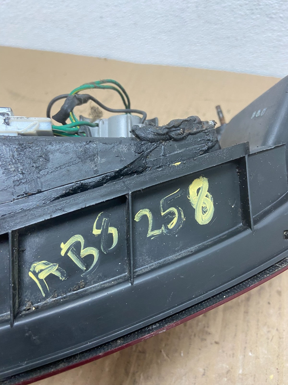 1998 - 1999 Infiniti i30  Left Driver Lh Side Tail Light Oem AB8258 DG6
