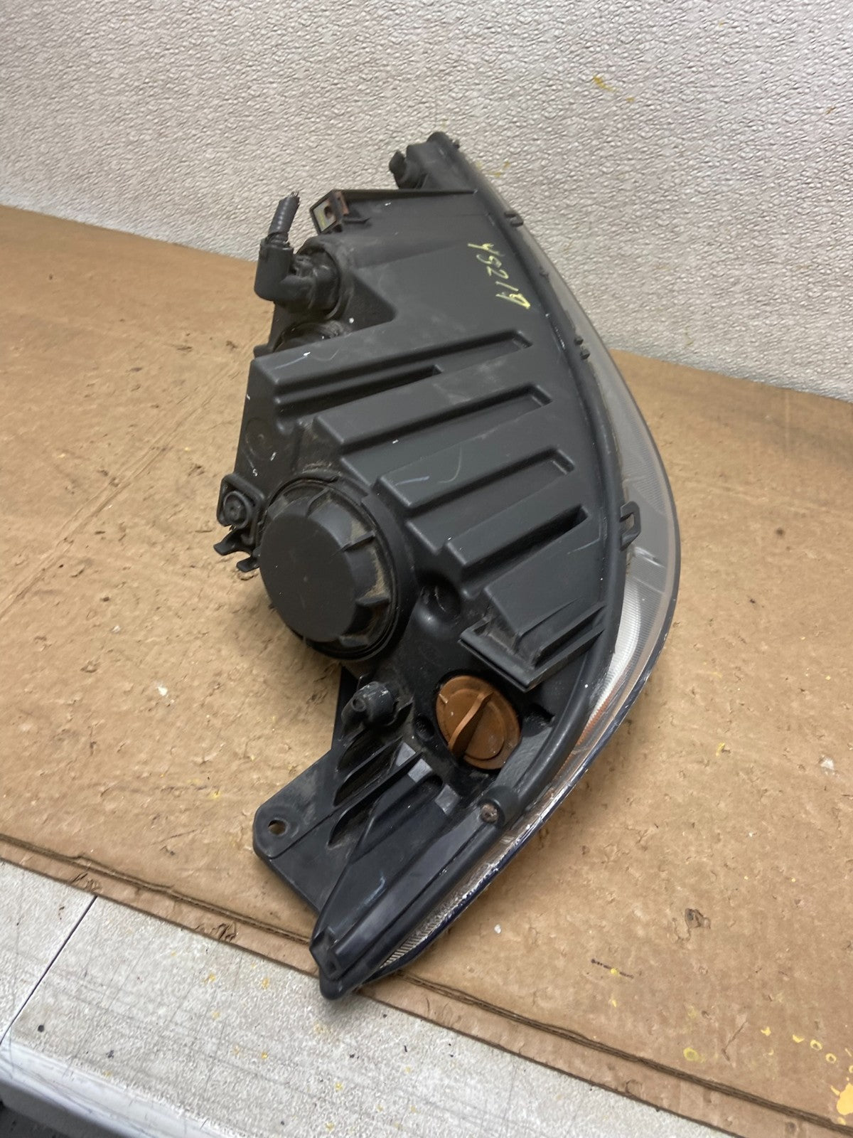 2011 to 2013 Kia Sorento Left Driver LH Side Headlight Halogen Oem Y8219 DW9