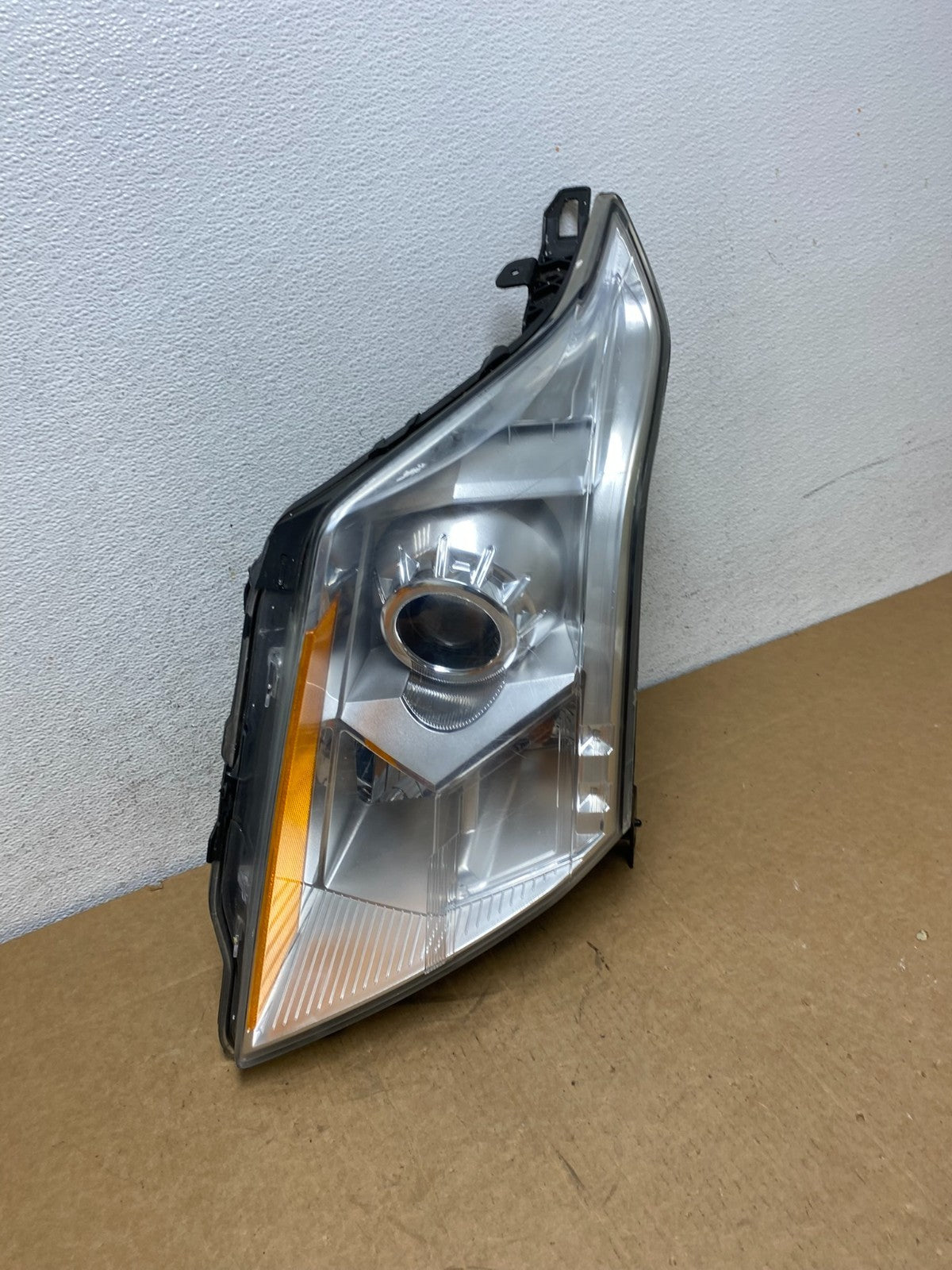 Halogen 2010 to 2016 Cadillac SRX Left Driver LH Side Headlight AD6035 DW2