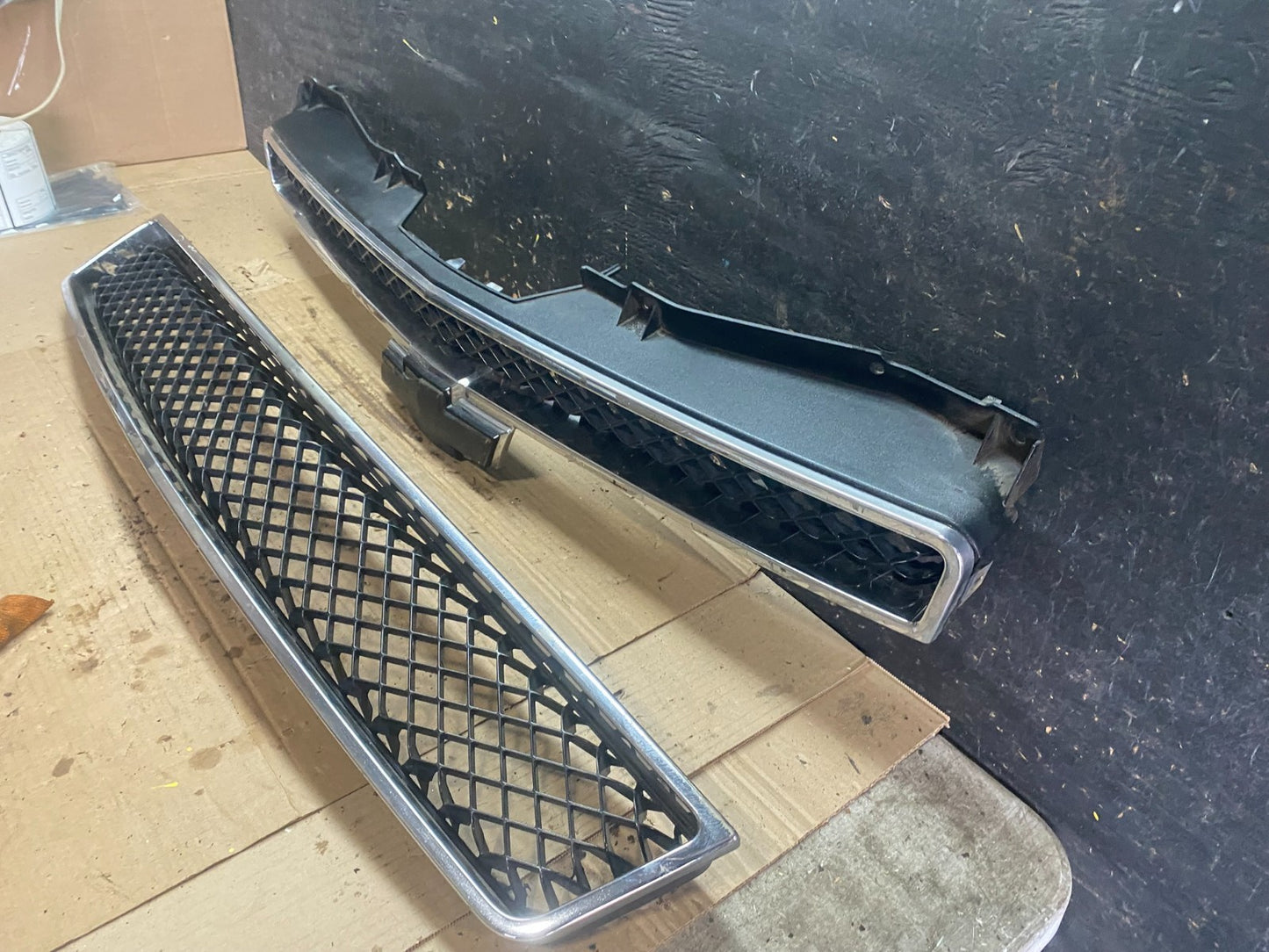 2007 to 2014 Chevrolet Tahoe Suburban Lower Upper Grill Grille Set Oem V2766 DG1