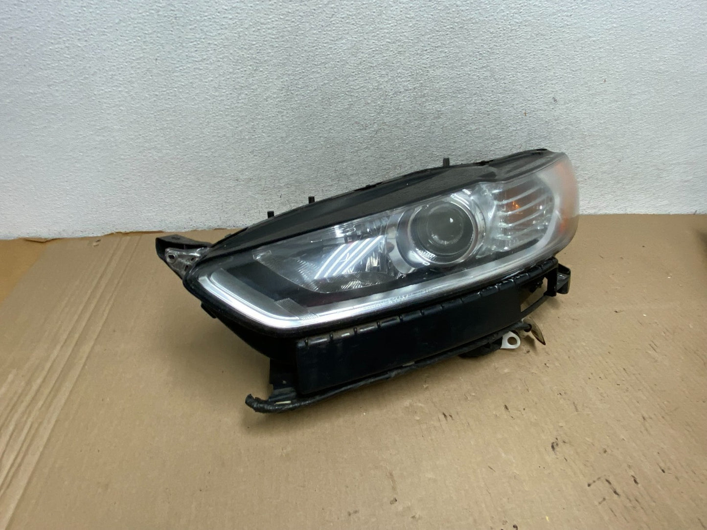 2013 to 2016 Ford Fusion Left Driver Lh Side Headlight AG7921 DW1