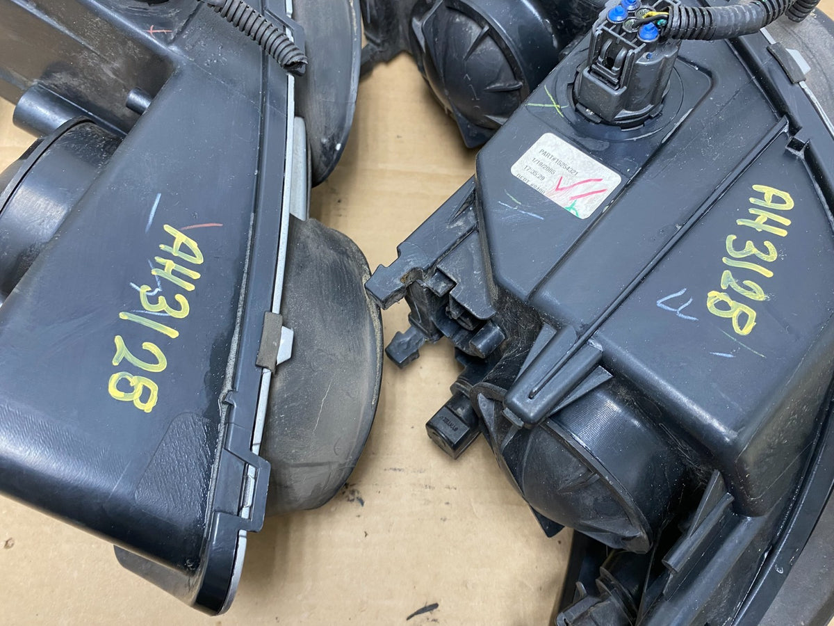 2005 to 2008 Buick Lacrosse Allure Headlights Left+Right Halogen AH3128 DW14