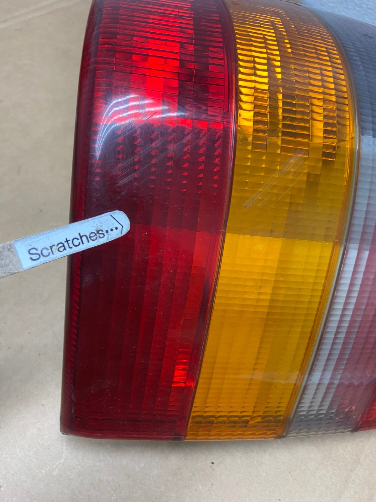 1993-1998 Jeep Grand Cherokee ZJ Right Passenger Side Rh Tail Light AD2563 LK3