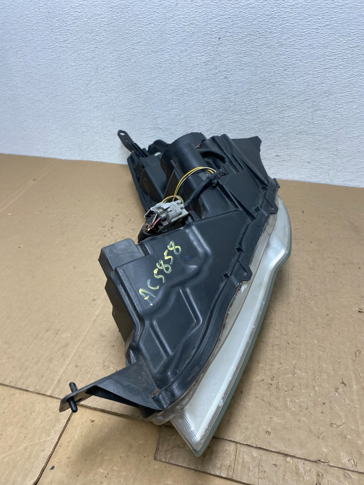 2010-2012 Subaru Legacy Outback Right Passenger Headlight AC5858 DW8
