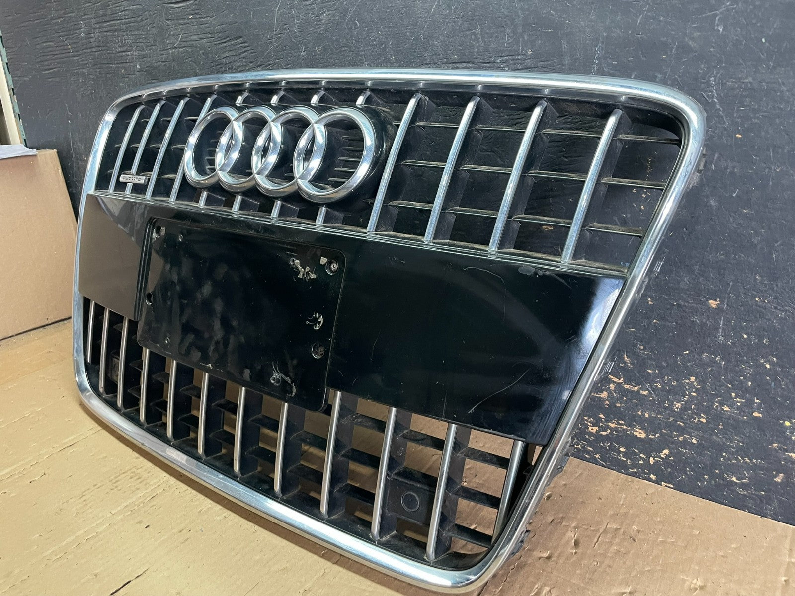 2010 to 2015 Audi Q7 Front Upper Grill Grille  OEM AA8926 DG2
