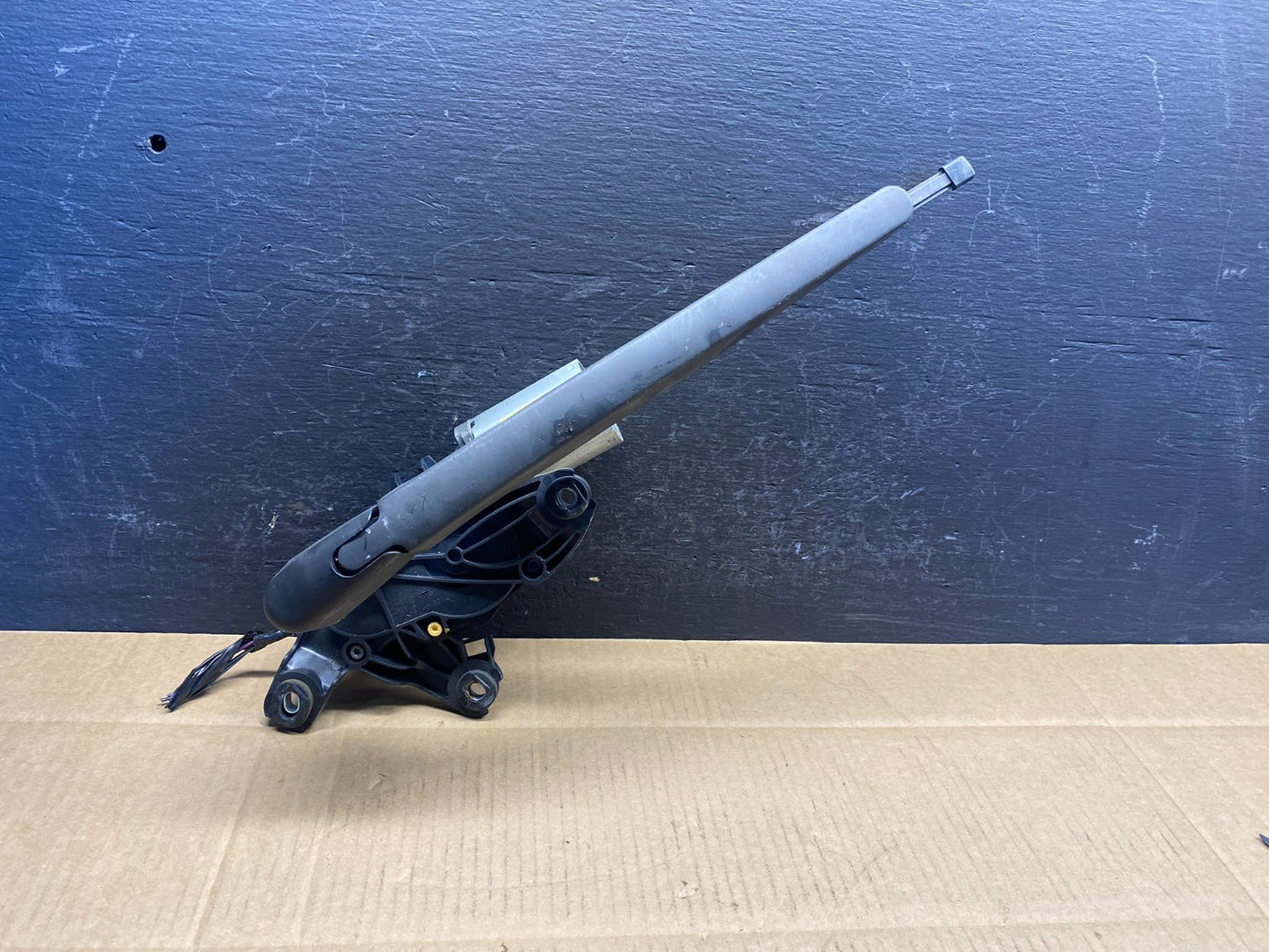 2011 to 2019 Ford Explorer Rear Windshield Wiper Motor AD5018 DG0