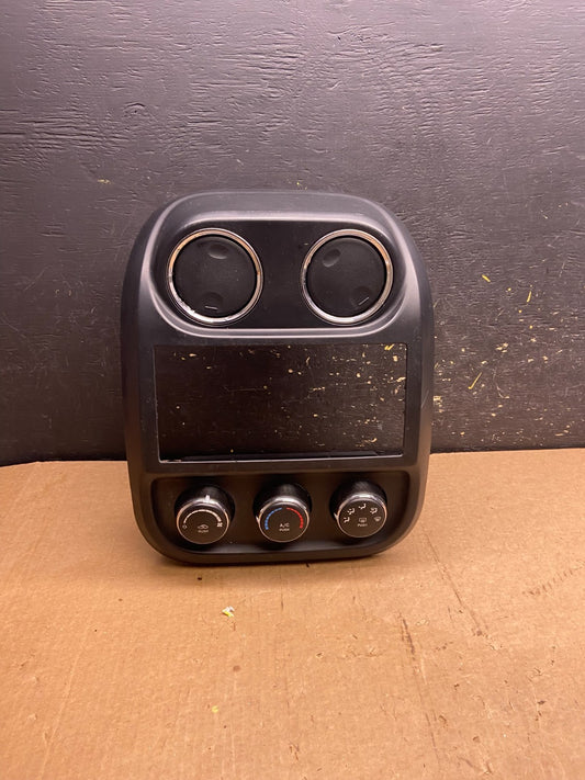 2011 to 2017 Jeep Compass Dash Climate Temperature Control Radio Bezel z4169 DG0
