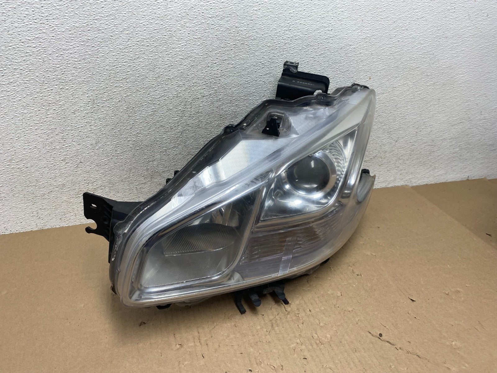 Halogen 2009 to 2014 Nissan Maxima Left Driver LH Side Headlight AG5800 DW2