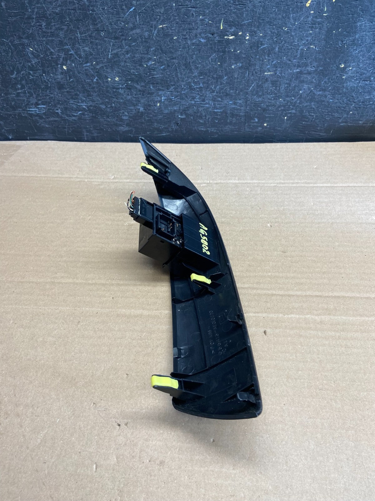 2004 to 2010 Toyota Sienna Left Side Climate Switches Bezel Trim AG5002 DG2