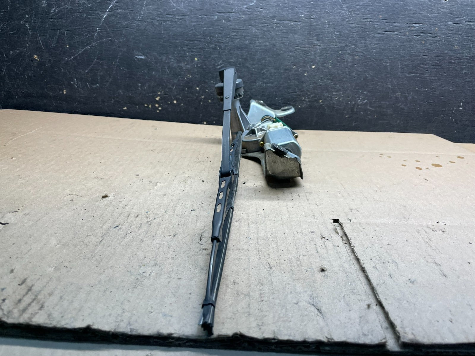 2000 to 2004 Subaru Outback Rear Windshield Washer Wiper Motor V9061 DG2