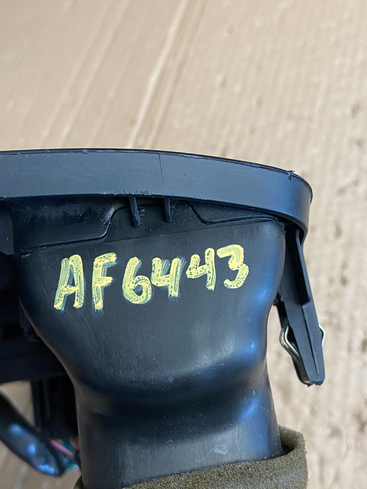 1997 to 2001 Lexus ES330 ES300 Front Center Side Air Vent AF6443 DW6
