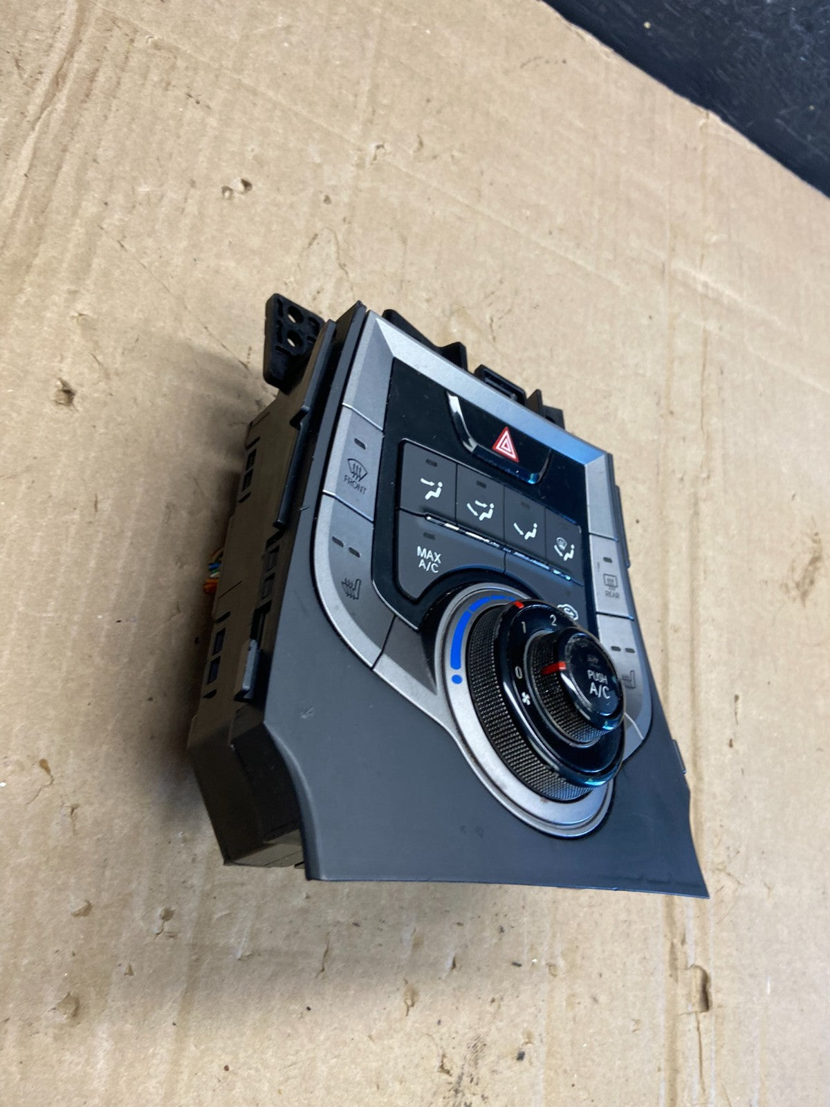 2011 - 2013 Hyundai Elantra Center Heater A/C AC Climate Control Panel AD7257 DG2