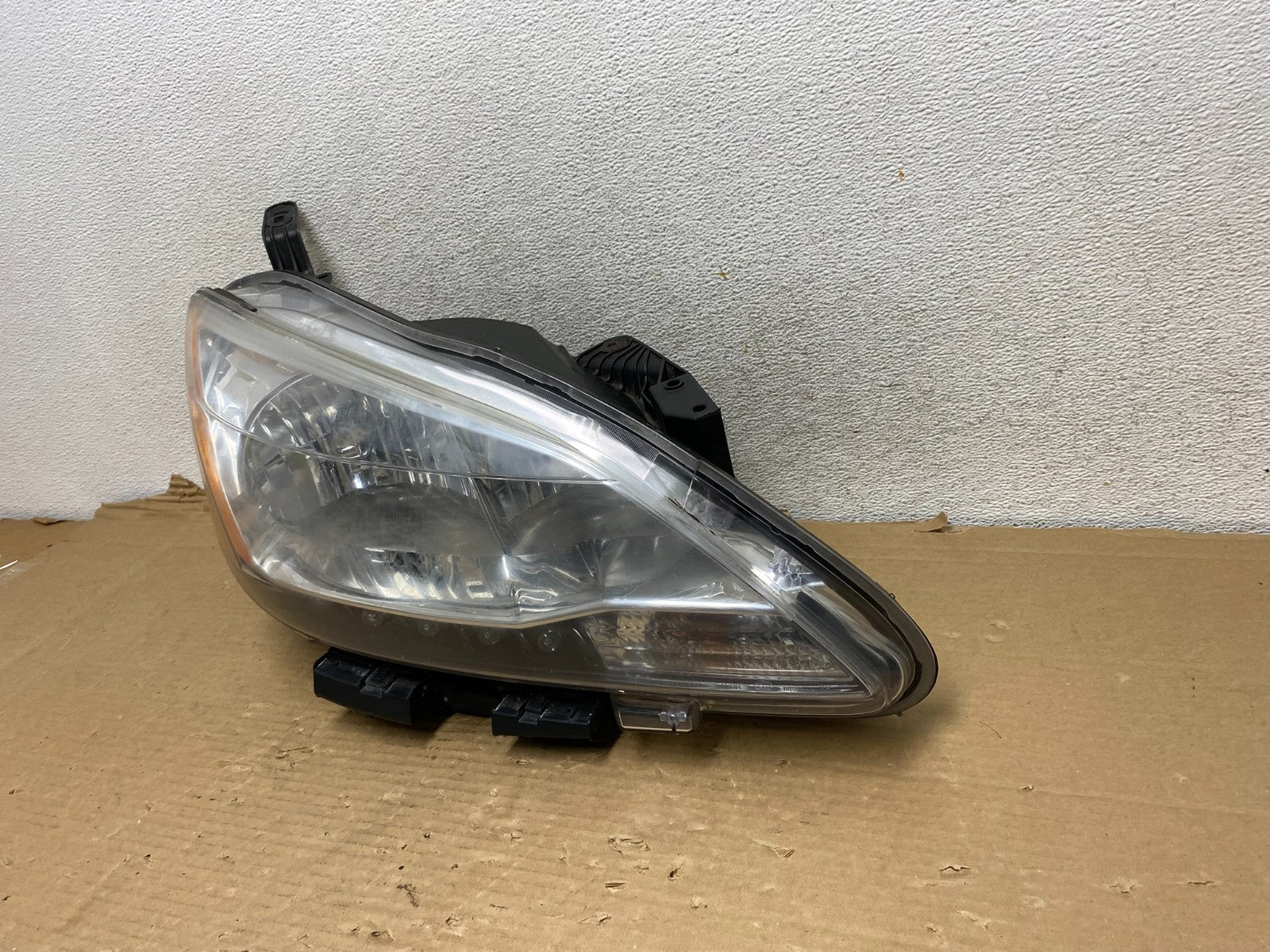 2013 - 2015 Nissan Sentra W/LED Halogen Right Passenger Headlight AG9239 DW2