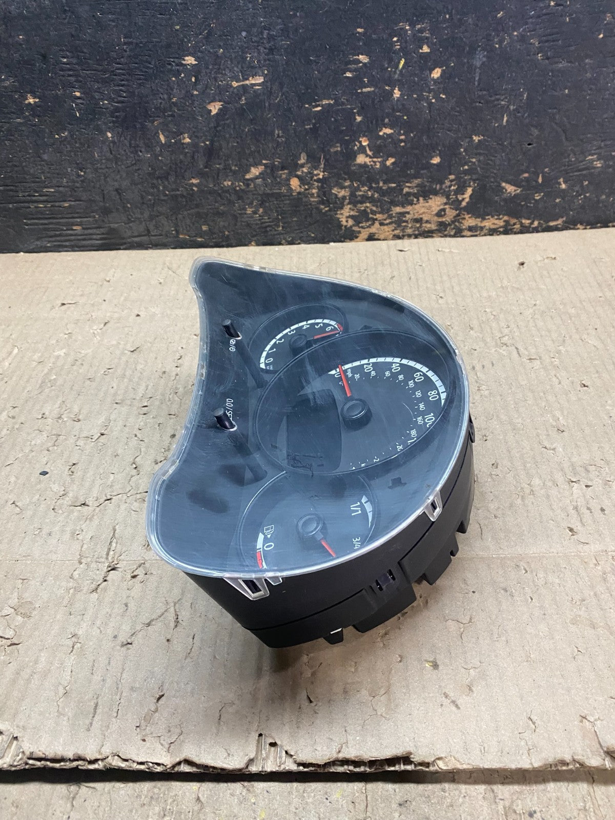 2013 to 2017 Volkswagen Beetle Dashboard Speedometer Cluster Gauge X8093 DG4