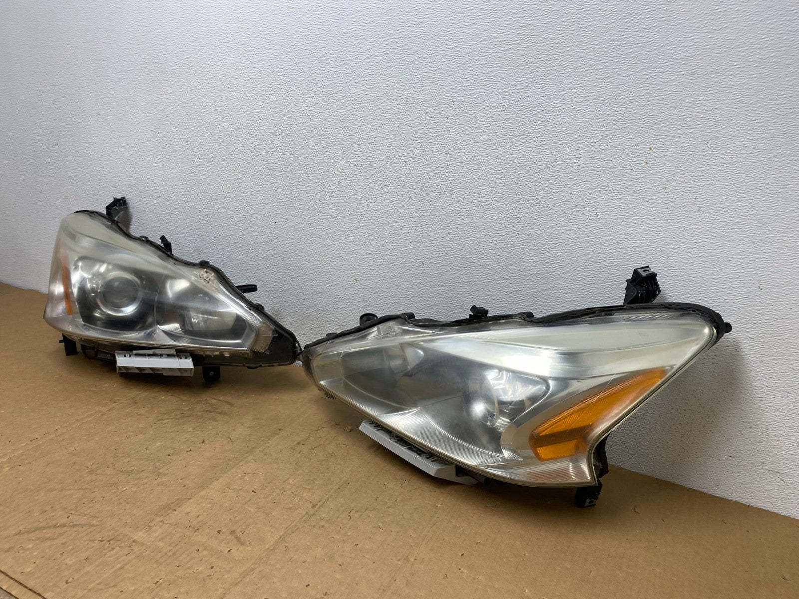 2013 to 2015 Nissan Altima Left+Right Side Set Halogen Headlights AD1313 DW1